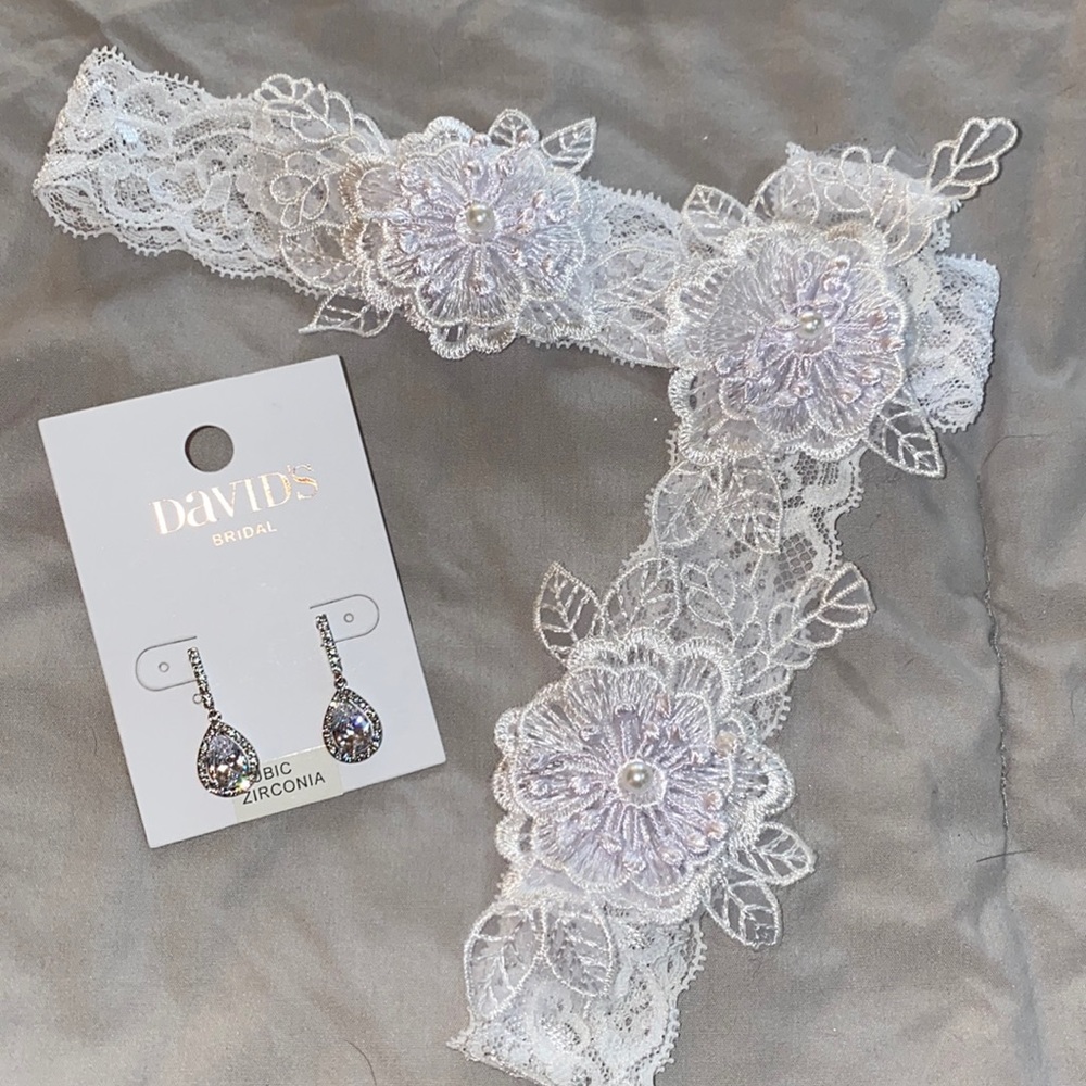 Brand new bridal tear drop earrings and garter set